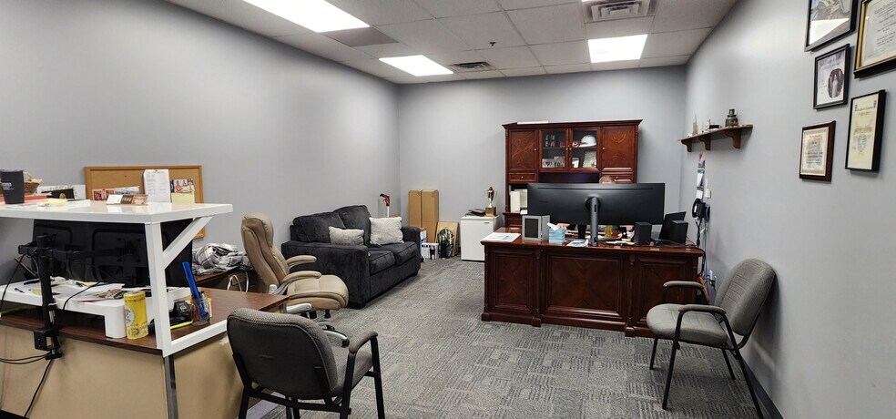 More Photos Of 1011 Industrial Ct, Moscow Mills Warehouse For Lease