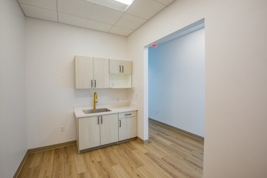 More Photos Of 6565 S Buffalo Dr, Las Vegas Medical For Lease