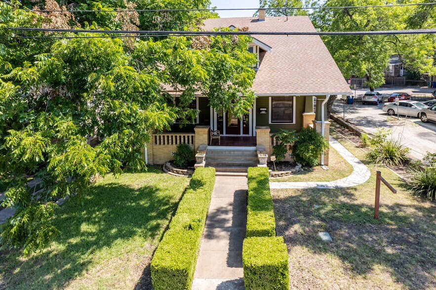More Photos Of 806 W 11th St, Austin Office Residential For Lease