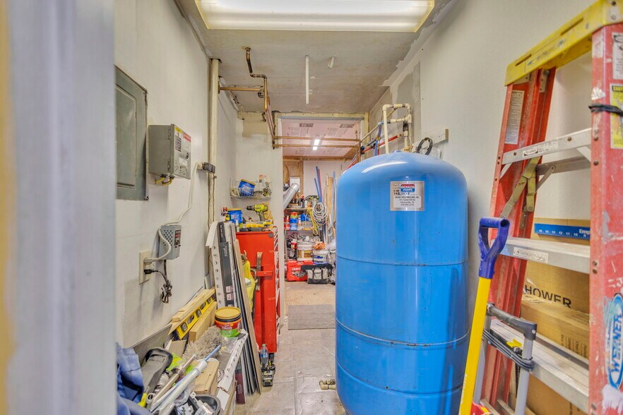 More Photos Of 106 Carr St, Nicholson Assisted Living For Sale