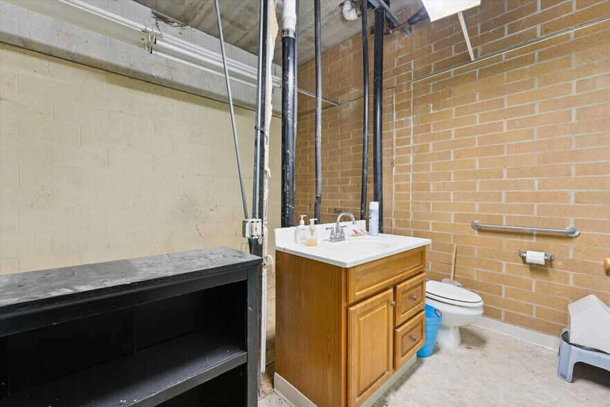 More Photos Of 3333 Brecksville Rd, Richfield Office For Sale