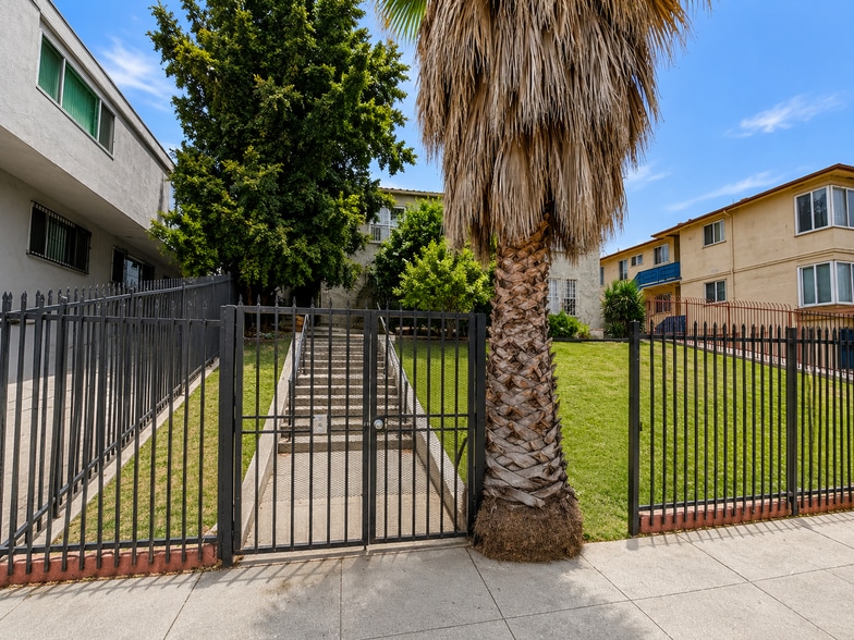More Photos Of 426 S Catalina St, Los Angeles Apartments For Sale