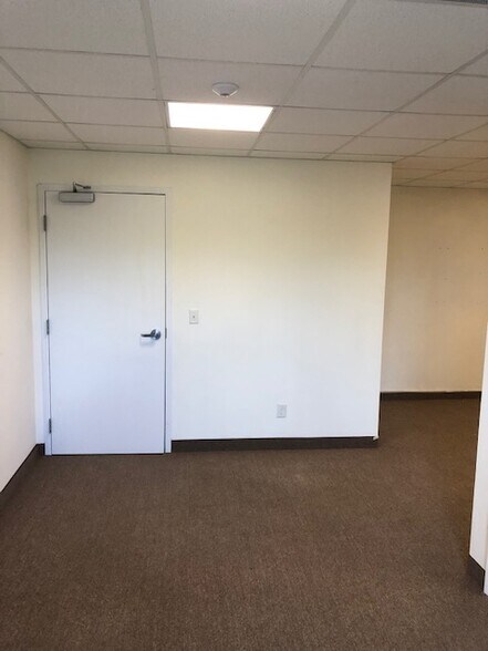 More Photos Of 2755 Vista Pky, West Palm Beach Coworking Space