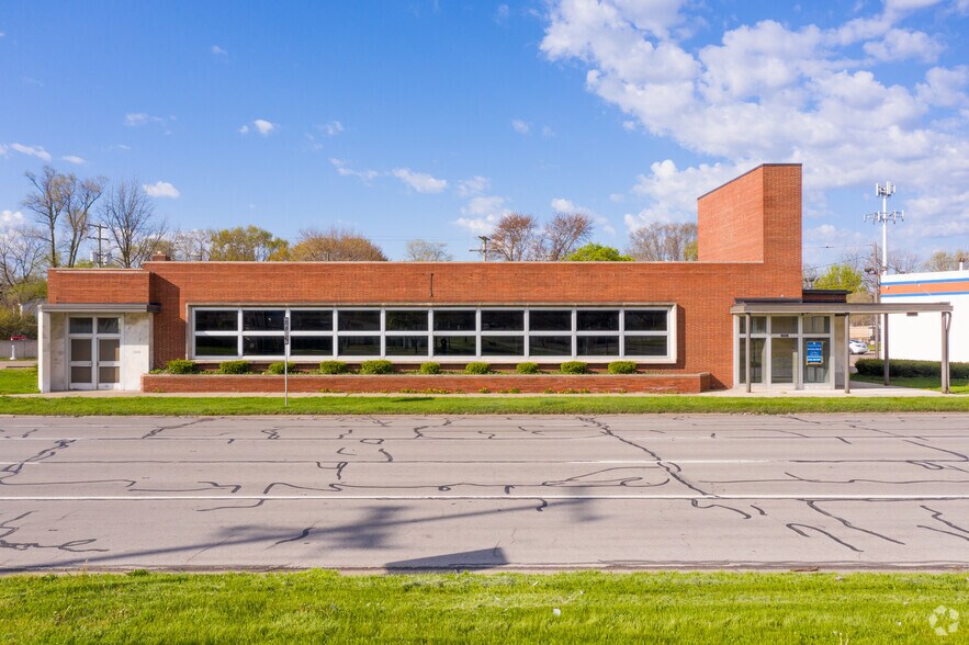 More Photos Of 27637 Grand River Ave, Livonia Bank For Sale