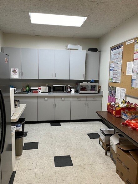 More Photos Of 10700-10710 Norwalk Blvd, Santa Fe Springs Light Distribution For Lease