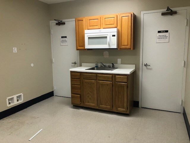 More Photos Of 2445 Onslow Dr, Jacksonville Bank For Sale