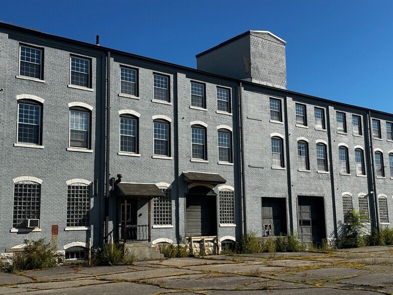 More Photos Of 100 S Clinton St, Dayton Distribution For Sale