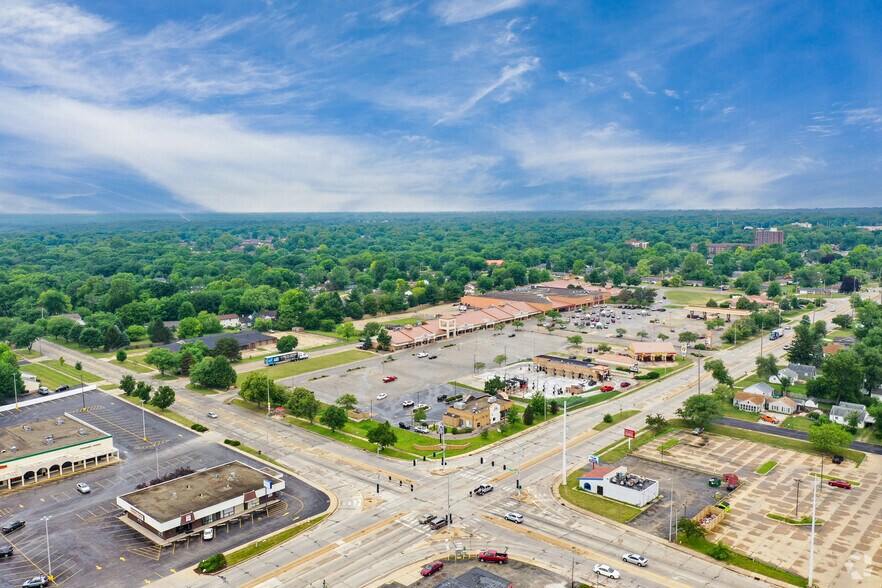 More Photos Of 3311 N Sterling Ave, Peoria General Retail For Sale