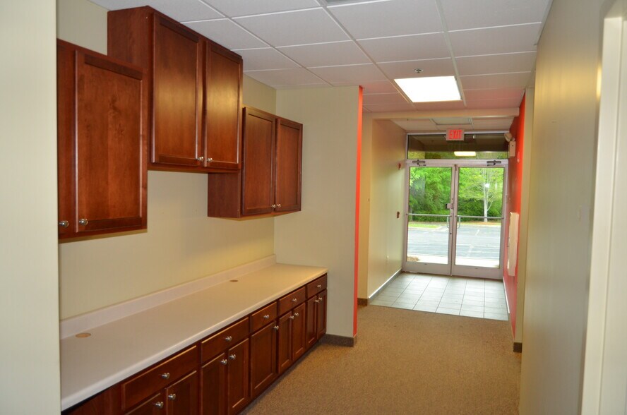 More Photos Of 4310 Regency Dr, High Point Office For Sale