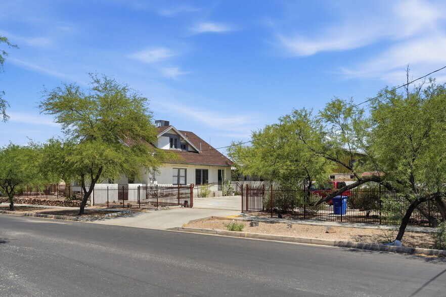 More Photos Of 1004 N 6th Ave, Tucson Office For Sale