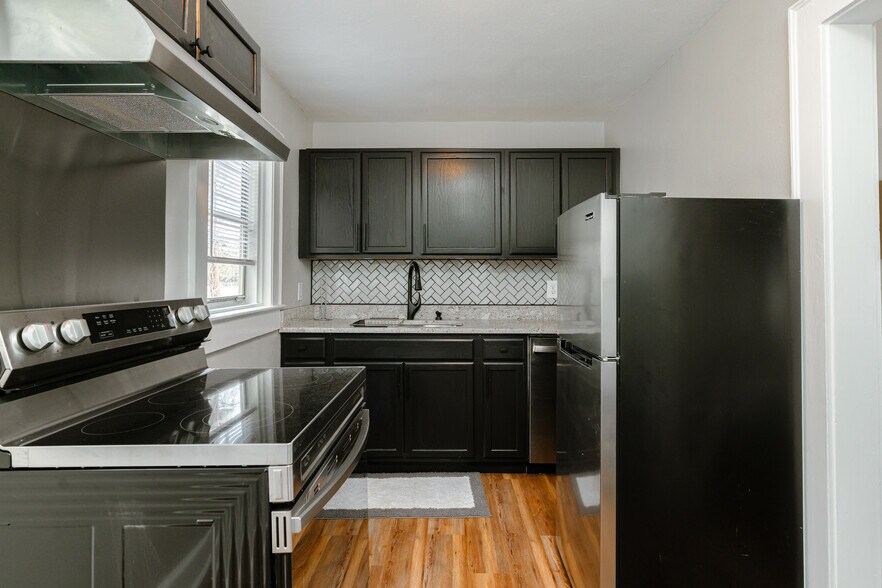 More Photos Of 1300 Illinois St, Mobile Multifamily For Sale
