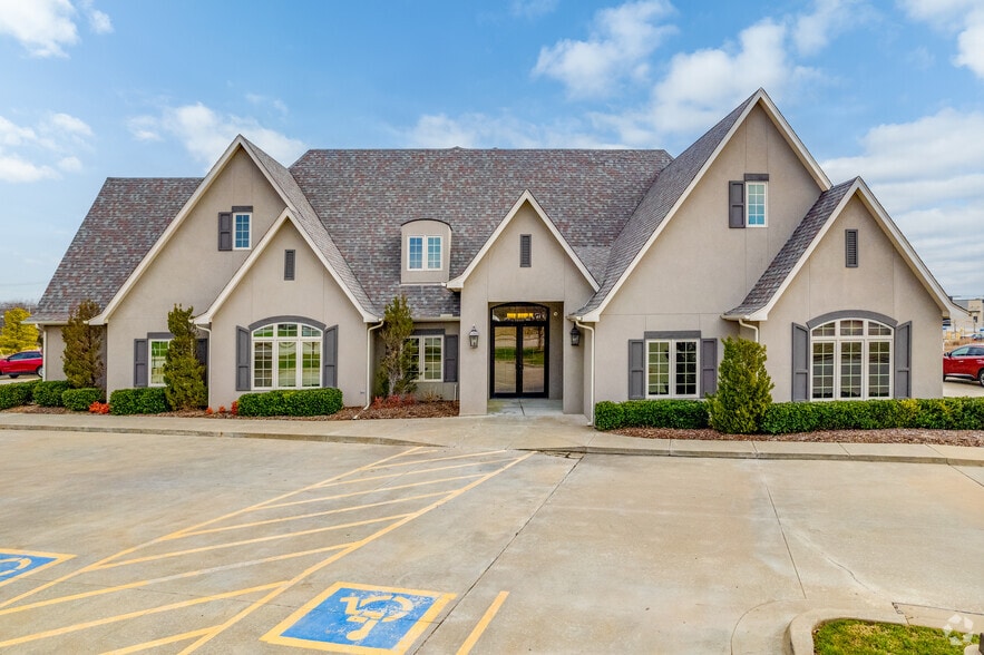 More Photos Of 12133 S Yukon Ave, Glenpool Office For Sale