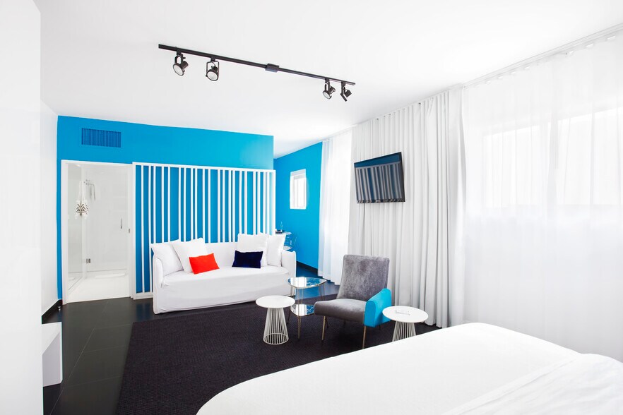 More Photos Of 205 Collins Ave, Miami Beach Hotel For Sale