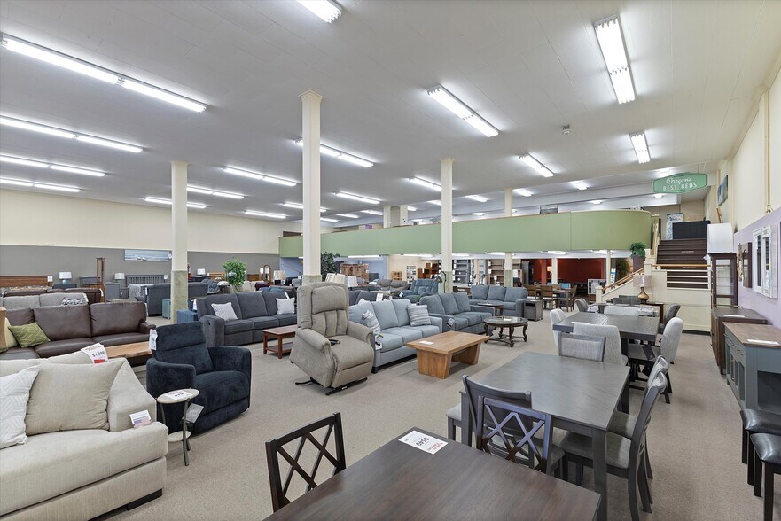 More Photos Of 301 Main Ave, Tillamook General Retail For Sale