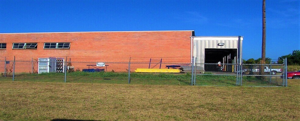 More Photos Of 2605 N State Highway 91, Denison Warehouse For Lease