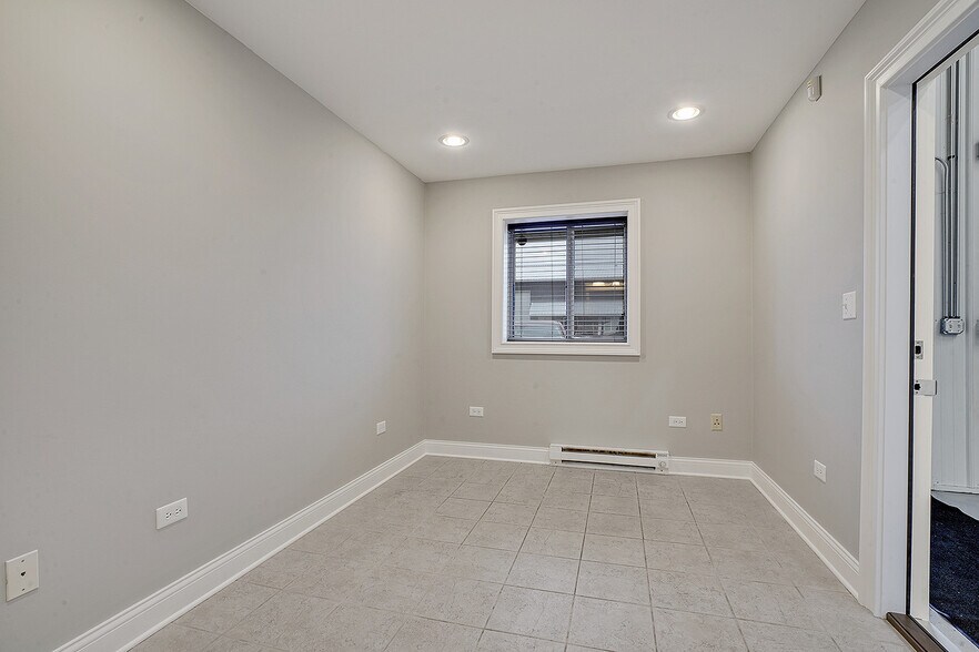 More Photos Of 1307 S Schoolhouse Rd, New Lenox Warehouse For Lease