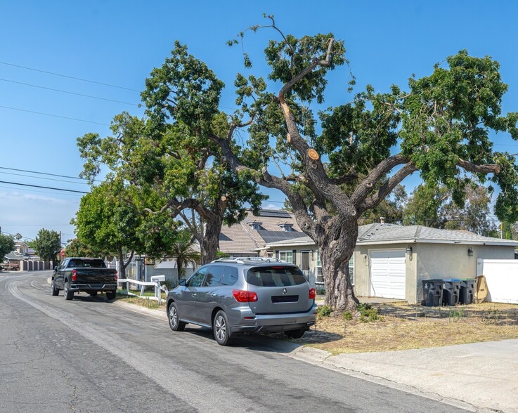 More Photos Of 4301 W Lilac Ave, Santa Ana Multifamily For Sale