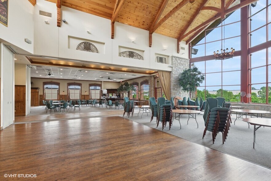 More Photos Of 22221 N Pepper Rd, Lake Barrington General Retail For Sale