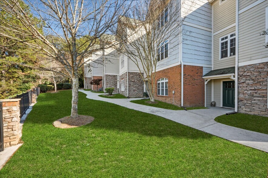 More Photos Of 110-160 Garrison Walk, Roswell Apartments For Sale