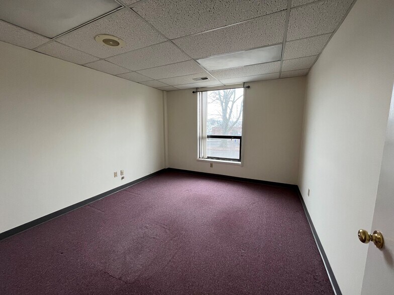 More Photos Of 57 North St, Danbury Office For Sale