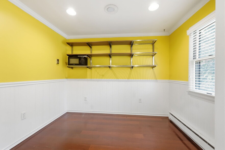 More Photos Of 168 White Horse Ave, Hamilton Office For Sale