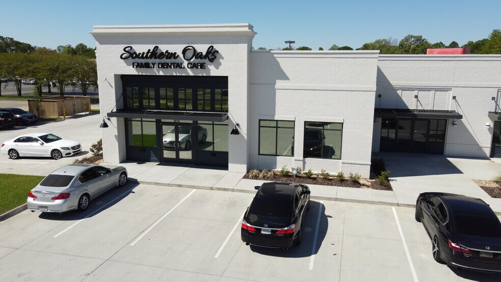 More Photos Of 8670 Airline Hwy, Baton Rouge Storefront Retail Office For Lease