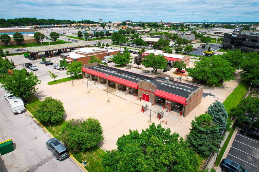 More Photos Of 11948 Riley St, Overland Park Carwash For Sale