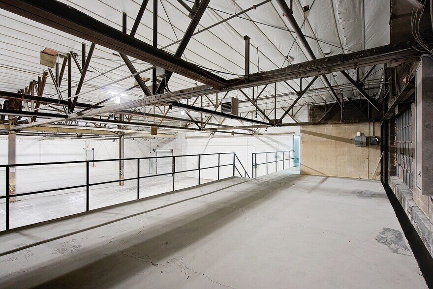 More Photos Of 1375 Rue Brouillette, Saint-hyacinthe Manufacturing For Lease
