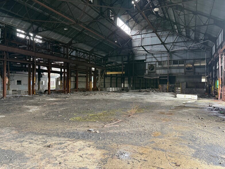More Photos Of 14 Allegheny Ave, Glassport Manufacturing For Sale