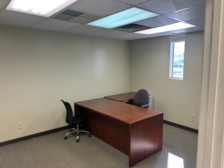 4810 Commercial Dr, Huntsville, AL 35816 Light Distribution For Sale