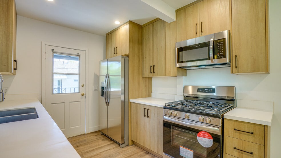 More Photos Of 6112-6114 Saturn St, Los Angeles Apartments For Sale