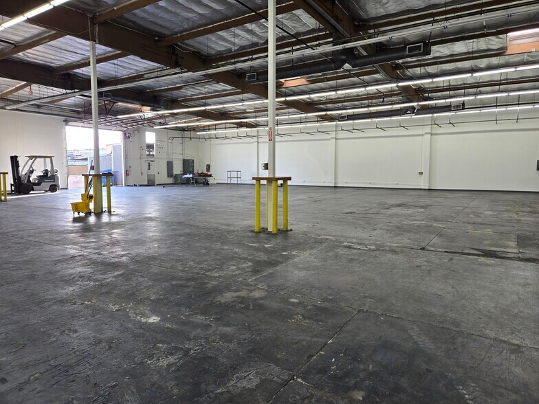 More Photos Of 20554 Plummer St, Chatsworth Manufacturing For Lease