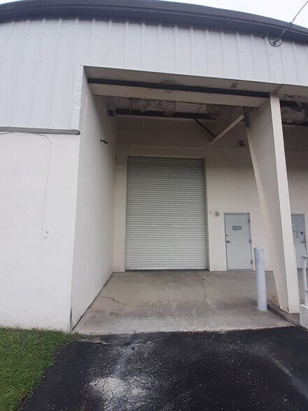 More Photos Of 4201-4205 116th Ter N, Clearwater Warehouse For Lease