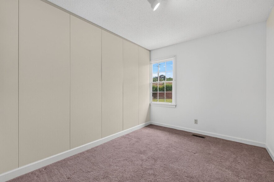 More Photos Of 117 E Salisbury St, Pittsboro Office For Sale