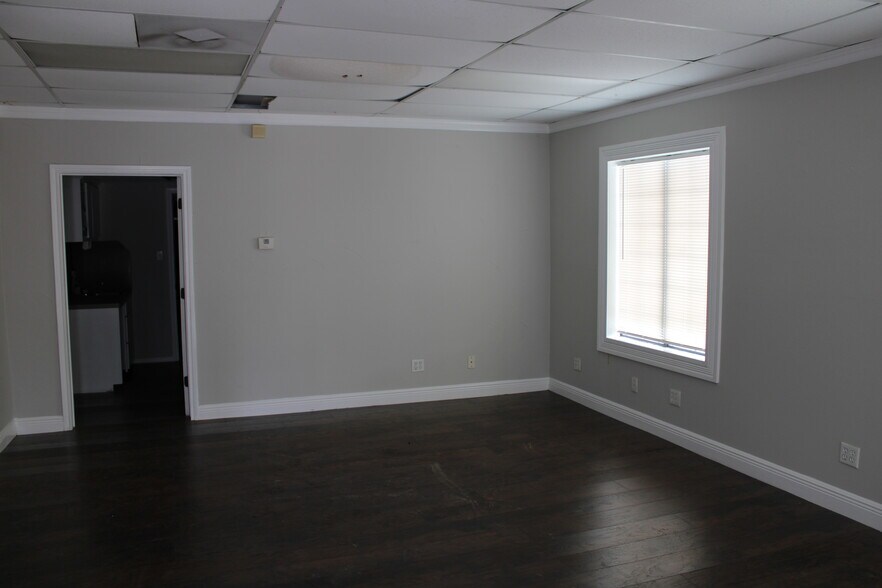 More Photos Of 470-474 S 4th St, Beaumont Industrial For Sale