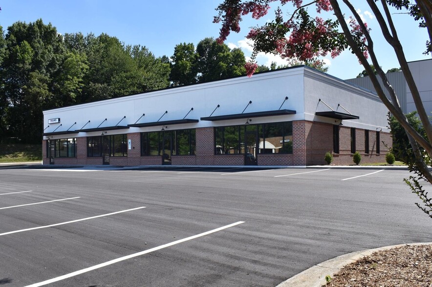 Primary Photo Of 1070-1076 13th St SE, Hickory Office For Lease