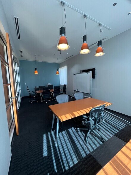 More Photos Of 7362 Futures Dr, Orlando Light Distribution For Lease