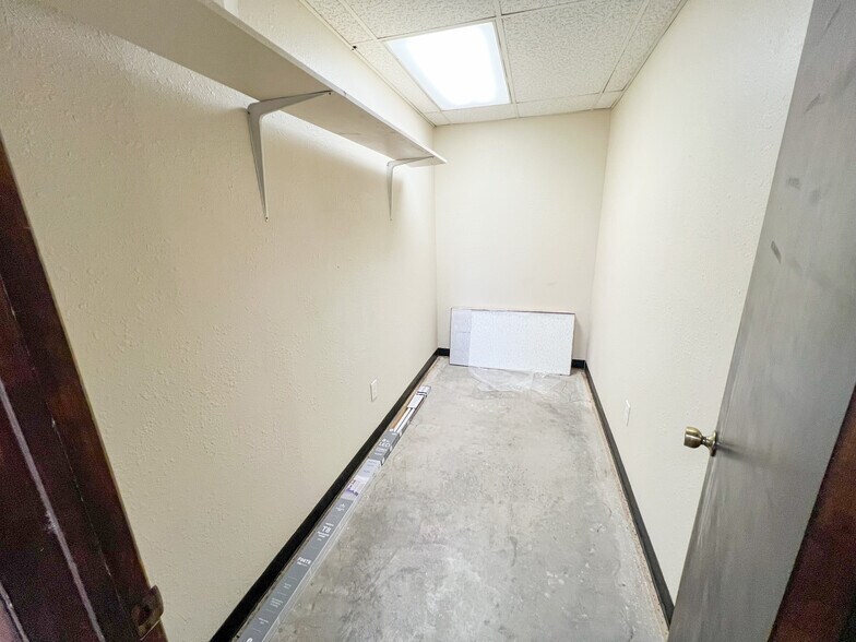 More Photos Of 1304A Dayton Rd, Midland Warehouse For Sale