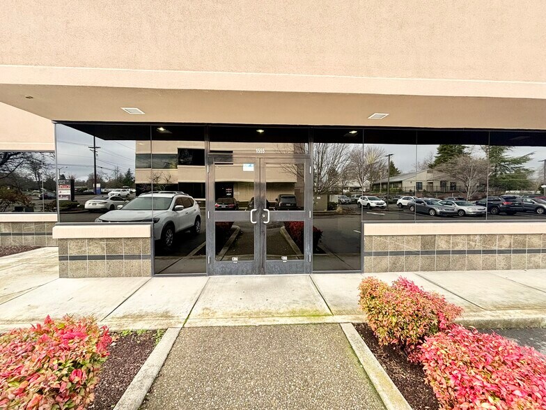More Photos Of 1555 E McAndrews Rd, Medford Medical For Lease