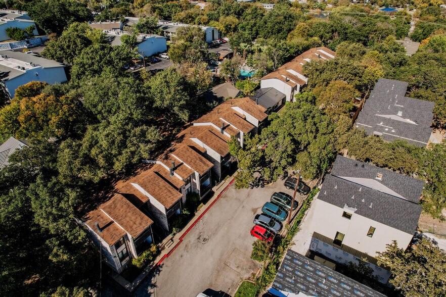 More Photos Of 412 W Alpine Rd, Austin Apartments For Sale