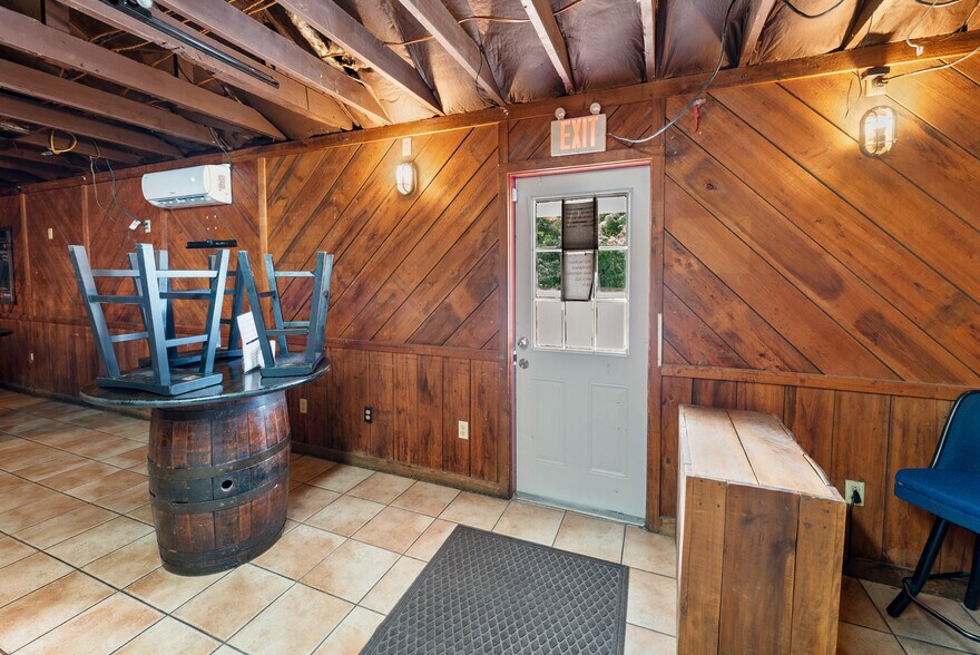 More Photos Of 512 S US Highway 301, Jesup Storefront For Sale