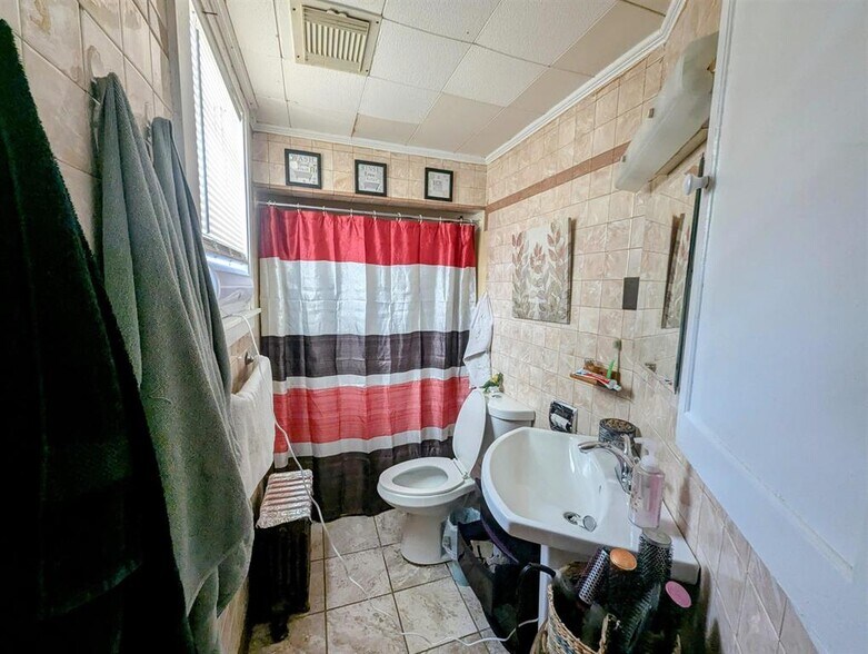 More Photos Of 44 Walnut St, Claremont Apartments For Sale