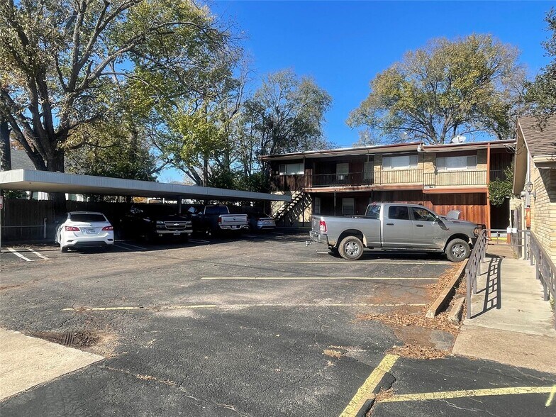 More Photos Of 322 S Waco St, Weatherford Apartments For Sale