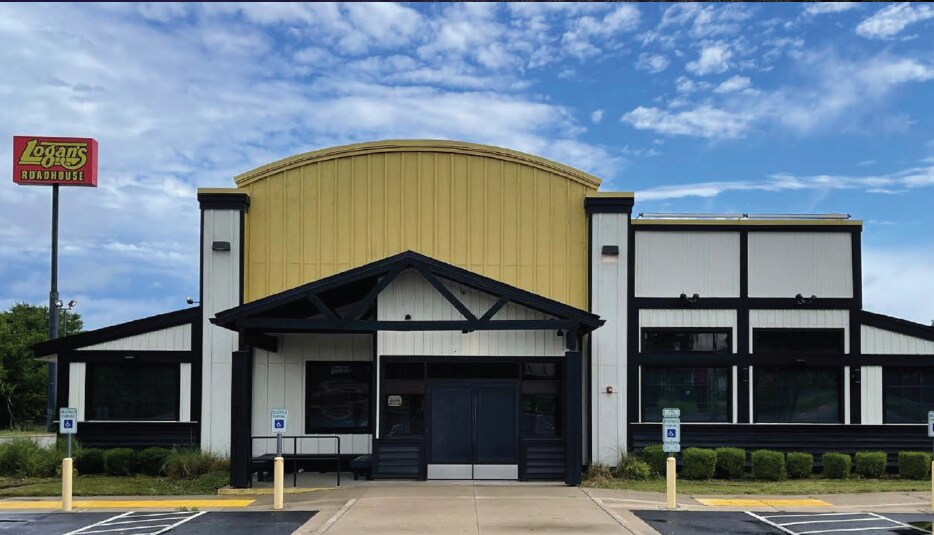 Primary Photo Of 530 N 47th St, Rogers Restaurant For Lease