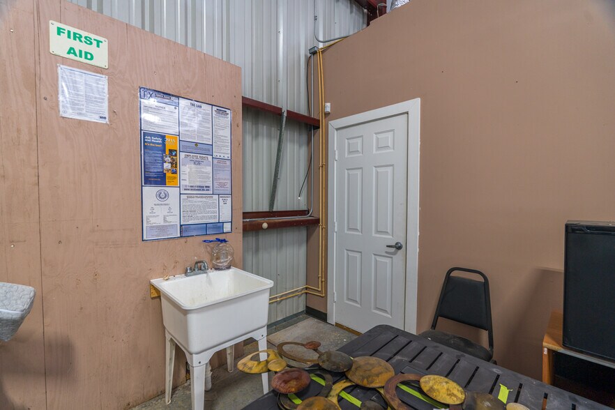 More Photos Of 8601 Fawn Trl, Conroe Warehouse For Sale