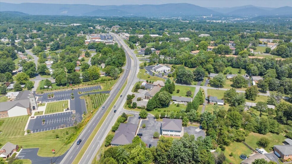 More Photos Of 2408 Electric Rd, Roanoke Medical For Lease