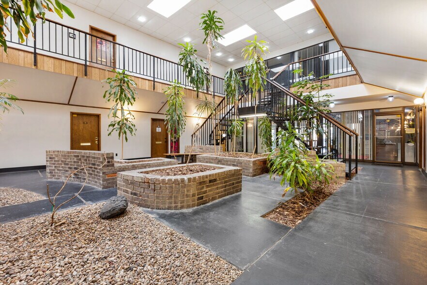 More Photos Of 1900 N Macarthur Blvd, Oklahoma City Office For Sale