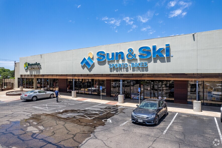 More Photos Of 2438 W Anderson Ln, Austin General Retail For Lease