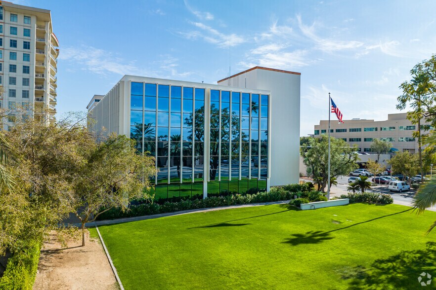 More Photos Of 4747 N 22nd St, Phoenix Office For Lease