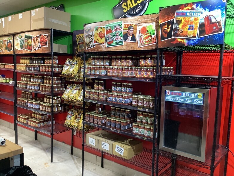 More Photos Of 19-23 N Blvd Of Presidents, Sarasota Storefront For Lease